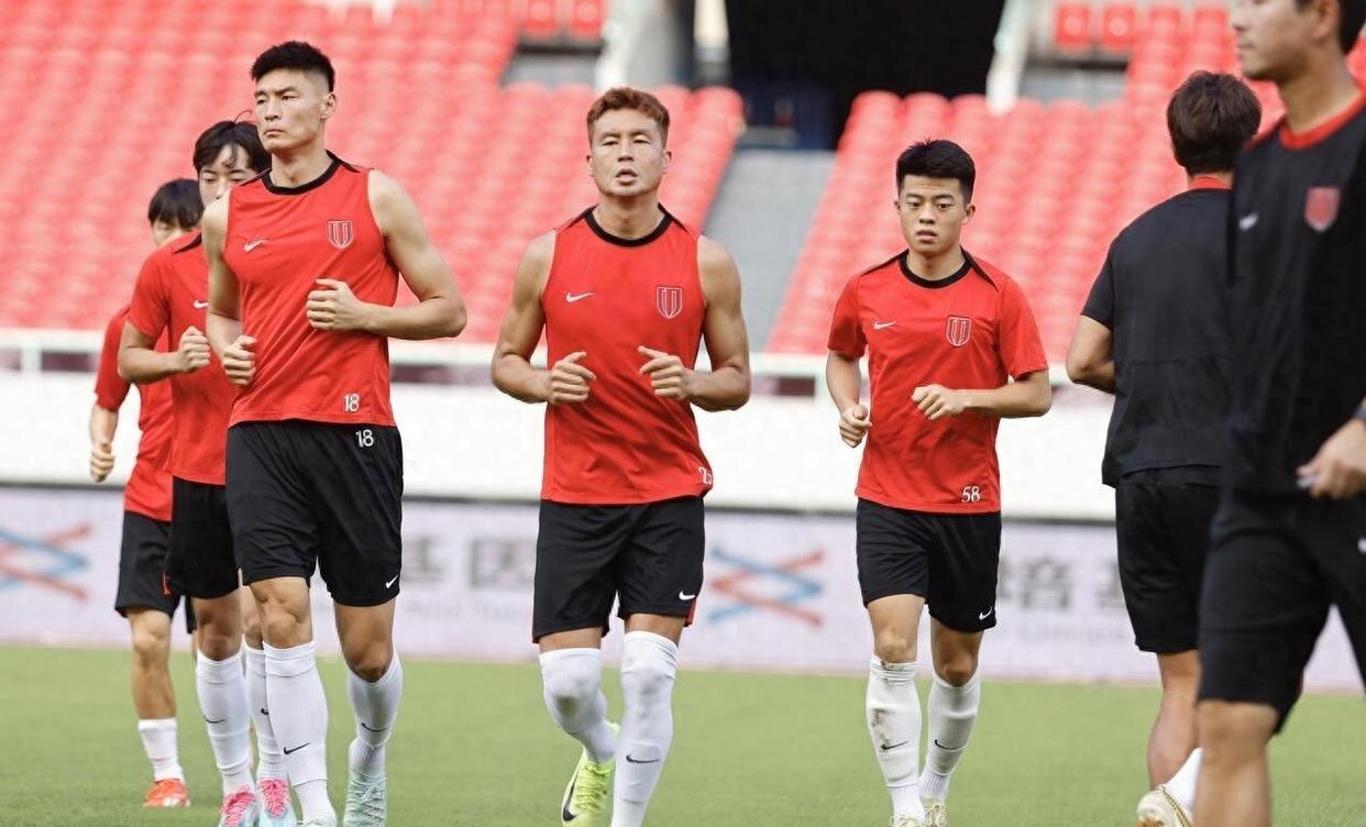 爱游戏-包含赛后成都蓉城备战欧篮联，远射贴柱细节曝光，悬念犹存，阵容厚度经受考验的词条